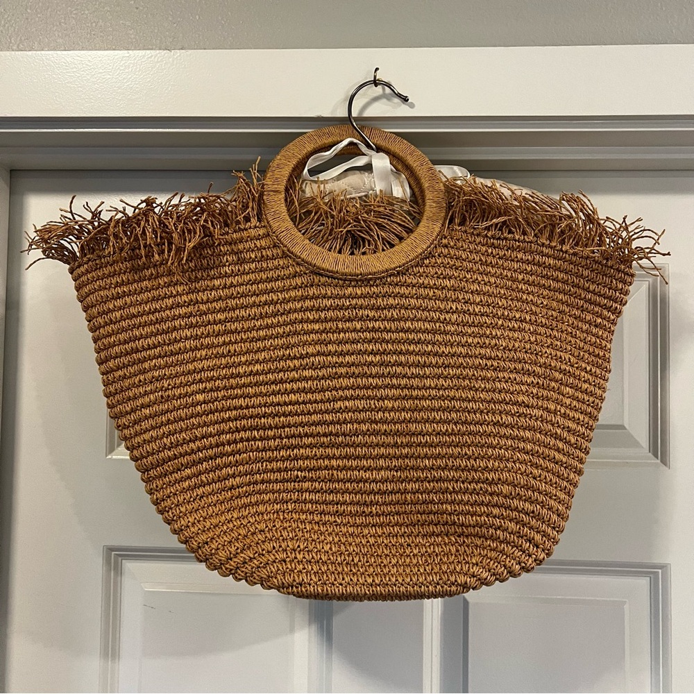 Liz Claiborne Large Woven Tote w/ 🍍Coinpurse